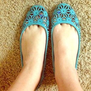 For @breecjosh! 💐 Turquoise cut out flats