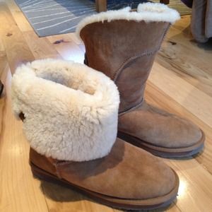 Hold for @ashleebuono ❎ EMU Alba Boots