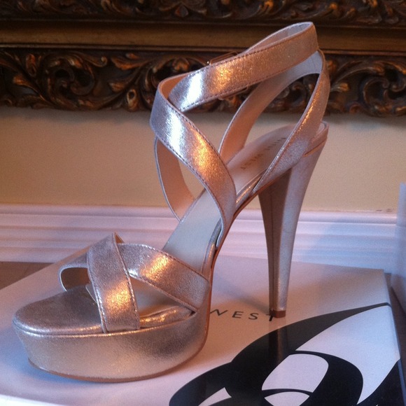 NWOT❗️NEVER WORN❗Nine West strappy sandal