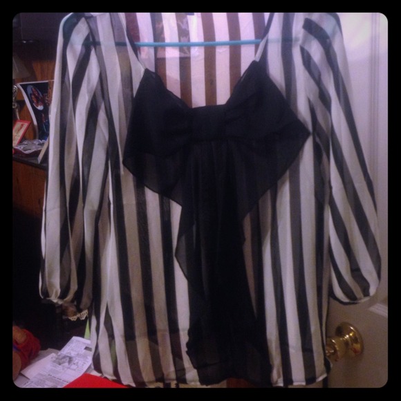 Trendy black bow tie top