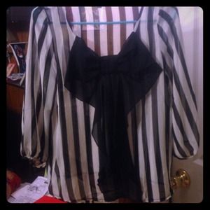 Trendy black bow tie top