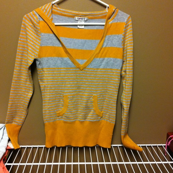 Stripped long sleeve shirt