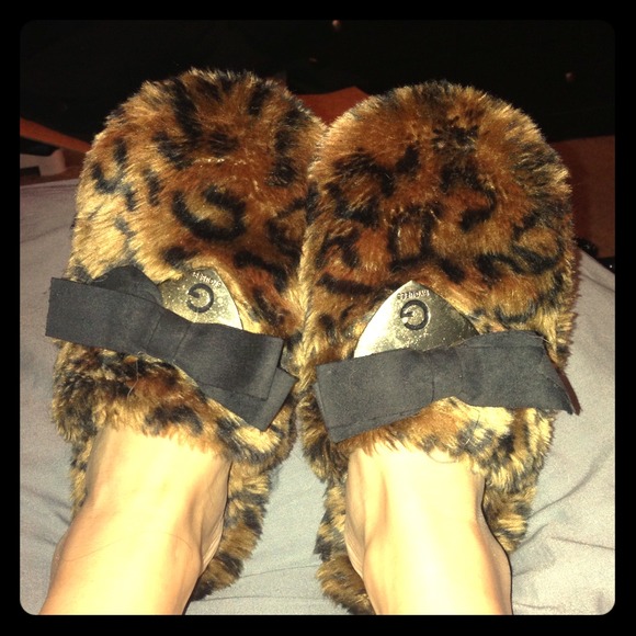 🚫✋TRADED🚫✋Leopard slippers by guess