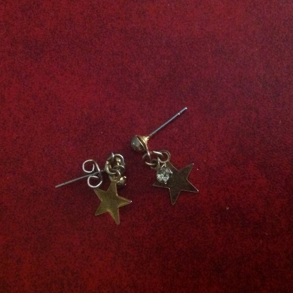 2pairs of earrings