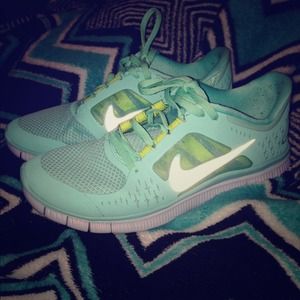 ✅SOLD✅Tropical Punch nike Frees