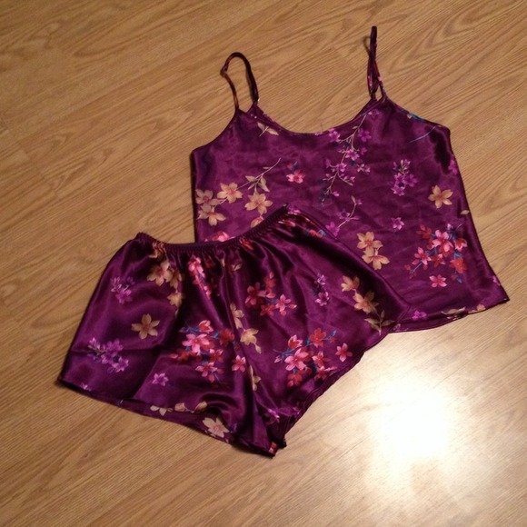 🌜Pretty silky top and lingerie🌛