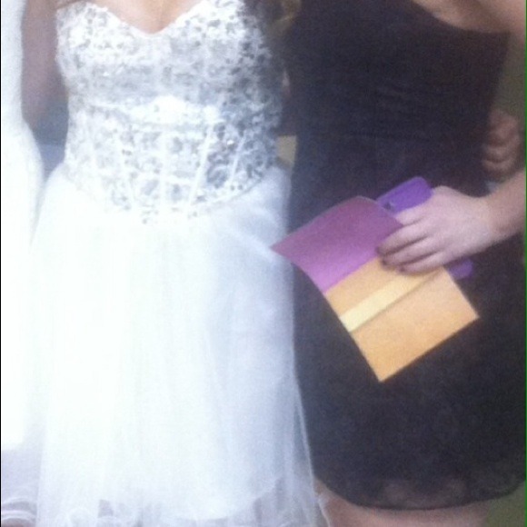 Dress - Picture 3 of 3