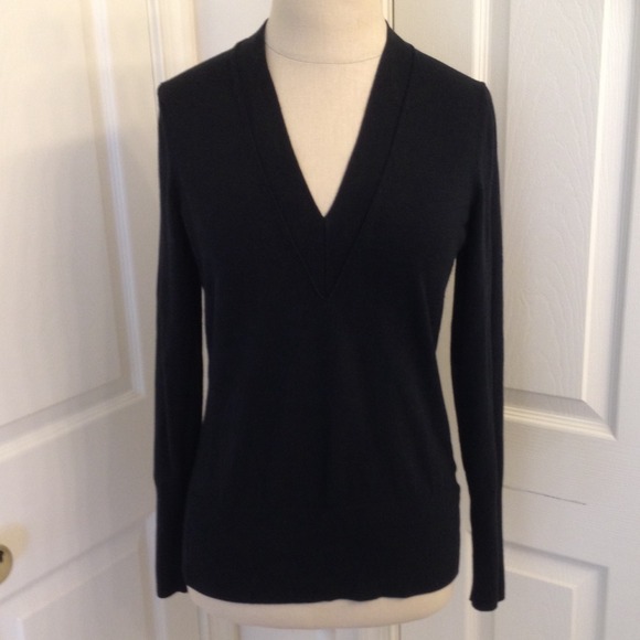 🚫sold in bundle🚫Banana Republic Black  Top