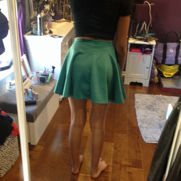 Soldddddddddd🔫 HIGHWAISTED SKATER SKIRT ❤️😻 - Picture 3 of 4