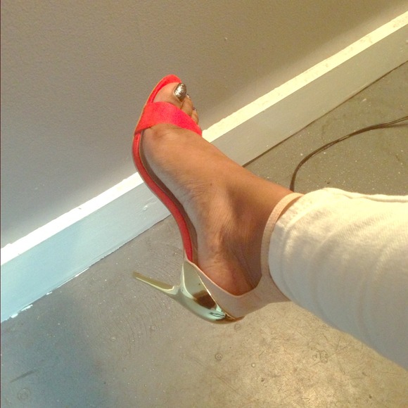 SOLD. Orange/ gold Zara sandals. Size 38. - Picture 1 of 4