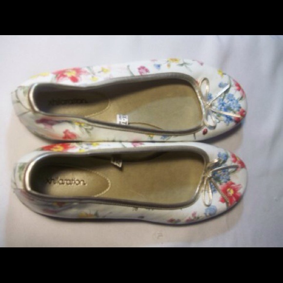 Shoes - Picture 2 of 4