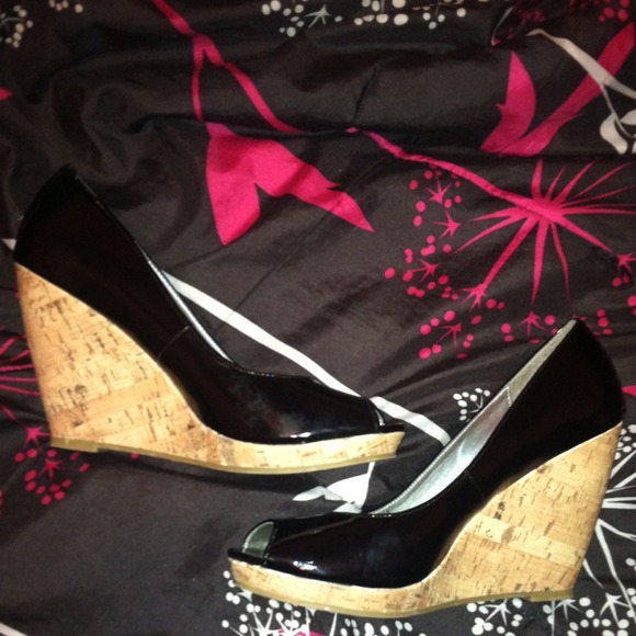 🎉NEGOTIABLE🎉 Black Wedges!!!