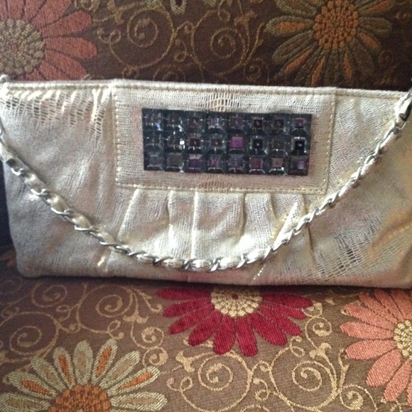 GOLD METALLIC PARTY CLUTCH