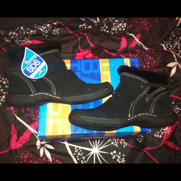 🎉NEGOTIABLE🎉 Short Black Suede Boots!!!!