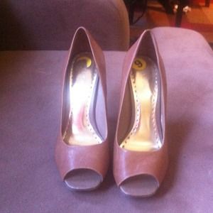 BCBG shoes