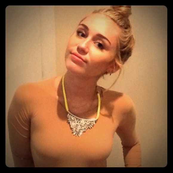 Crystal Rhinestone Cluster necklace!! Express Nior