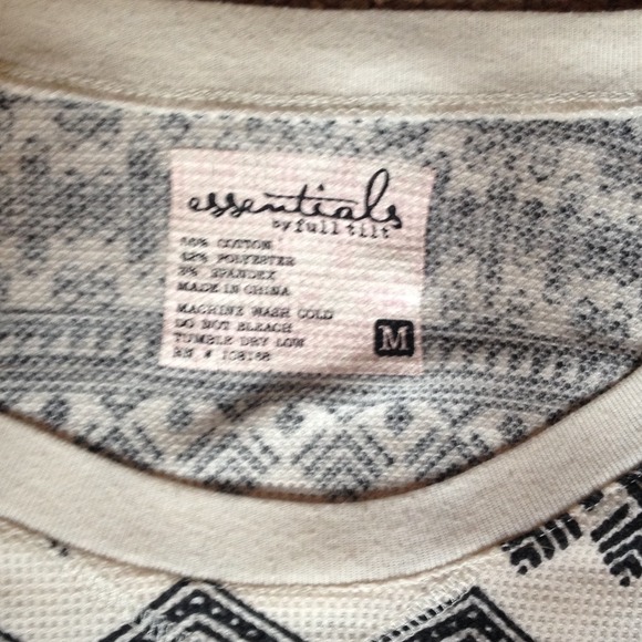 ❌TRADED❌ Full Tilt snowflake tribal print thermal - Picture 2 of 4
