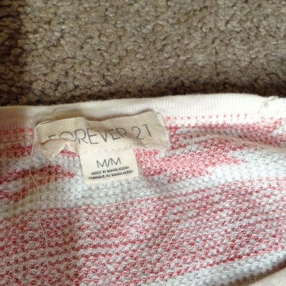 ❌TRADED❌ F21 Coral and off-white snowflake print - Picture 3 of 4