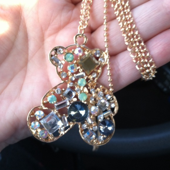 Stunning ready bear crystal necklace