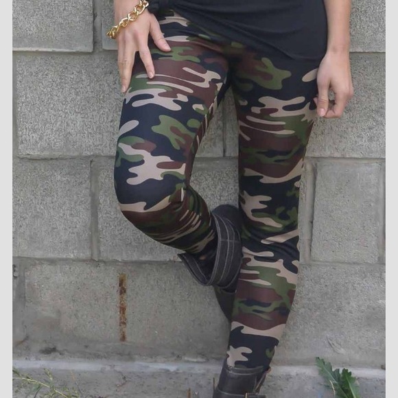Super cute Camo leggings