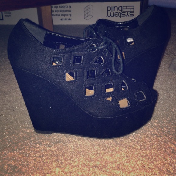 Black Wedge heals
