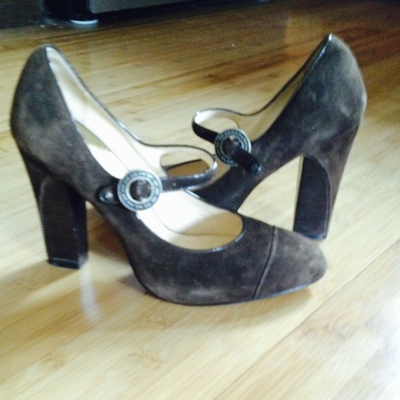 Shoes. Size 6 ALMOST NEW /WORN INSIDE MY HOUSE