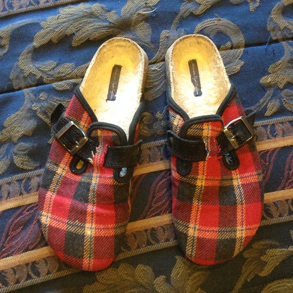 American Eagle Clogs