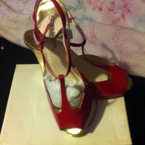 Red heels - Picture 2 of 2