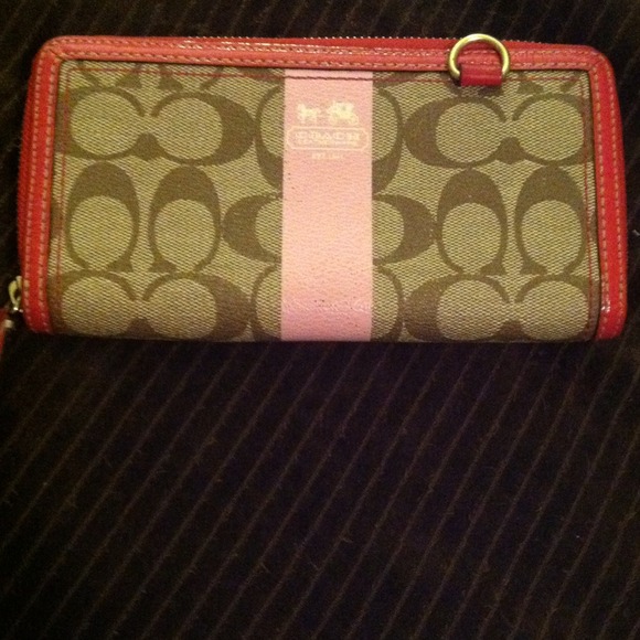 Coach wallet HOLDING!