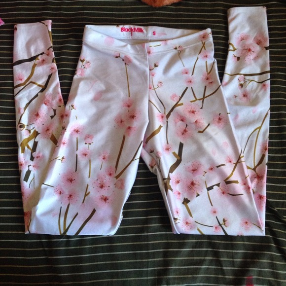 🚫SOLD🚫 Blackmilk cherry blossom leggings