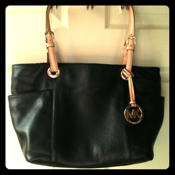 Recently reduced!! Authentic Michael Kors bag
