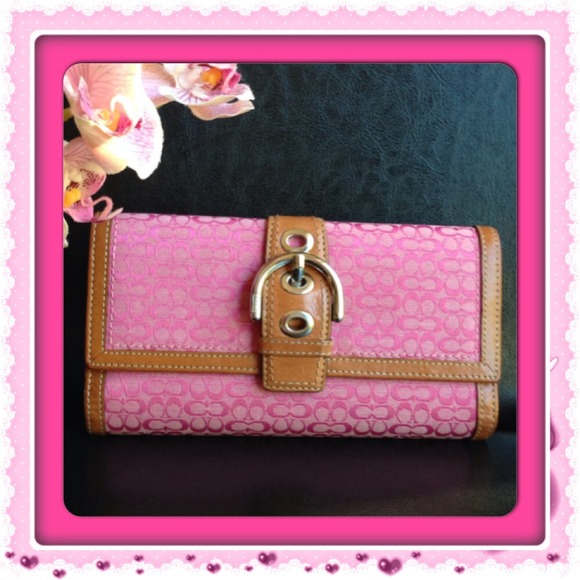 Coach Clutches & Wallets - 💞AUTHENTIC COACH CLASSIC SIGNATURE C's WALLET💞