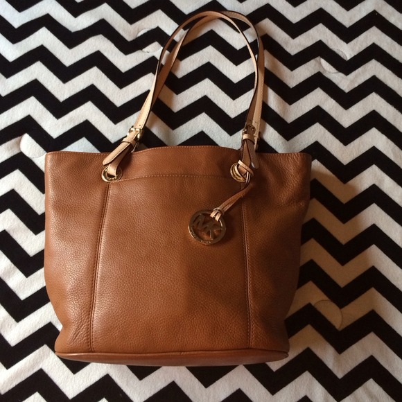 MICHAEL Michael Kors Handbags - Michael Kors handbag USED ONCE! NO DAMAGE!