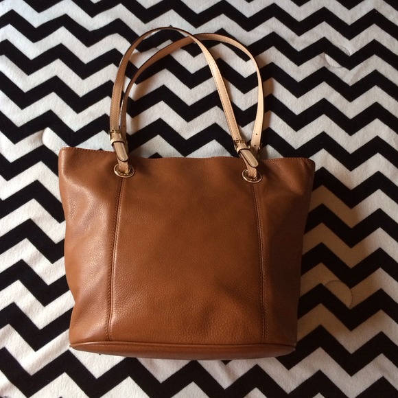 Michael Kors handbag USED ONCE! NO DAMAGE! - Picture 2 of 4