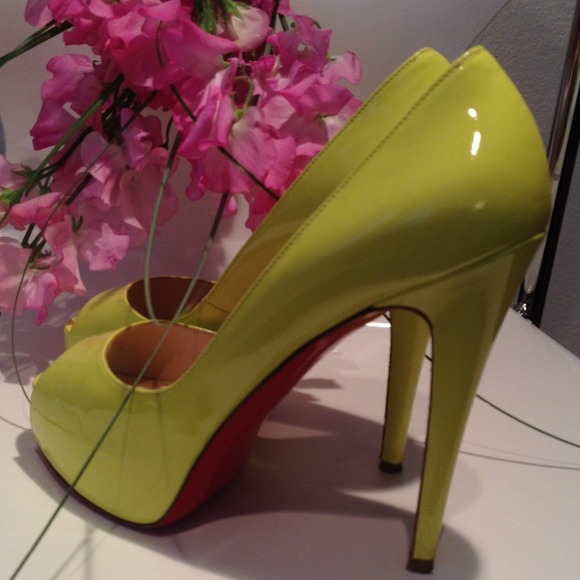 🍃💗 Yellow Loubies, PRIVE 💖F. on Posh Instagram - Picture 3 of 4