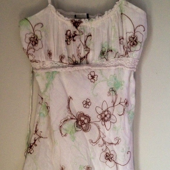 Floral top - Picture 2 of 3