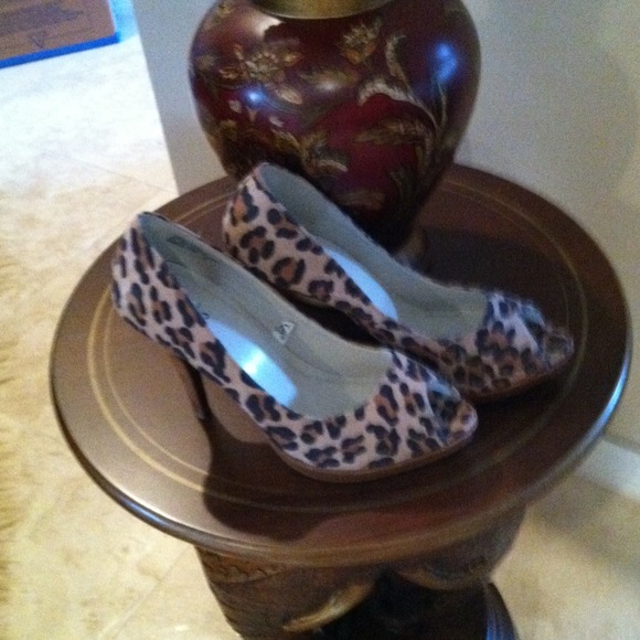 Leopard shoes - Picture 2 of 2