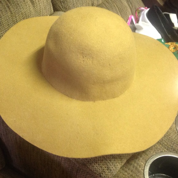 Floppy hat