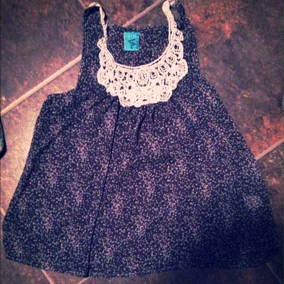 Clothing bundle - Picture 3 of 4