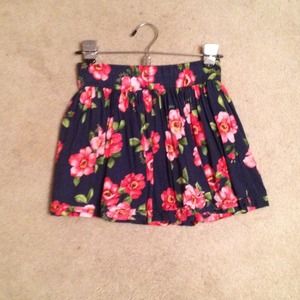 Flowered skirt! Never worn!