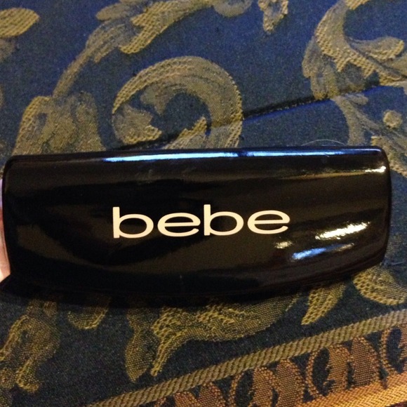 bebe eyeglass case w/towelette