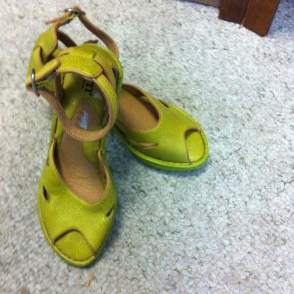 Born leather sandals