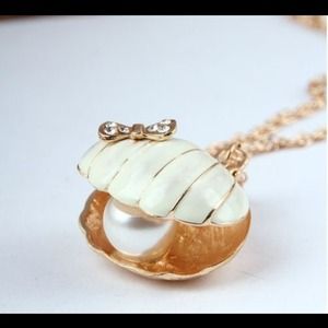 Betsey Johnson necklace