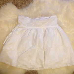 A cute white skirt~