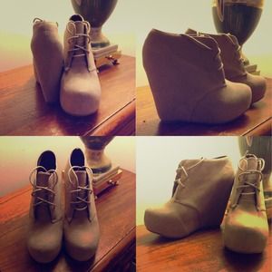 NWOT Gray Wedge Booties