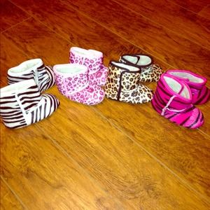 BUNDLE OF CRIB BOOTS.