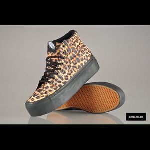 Leopard platform vans