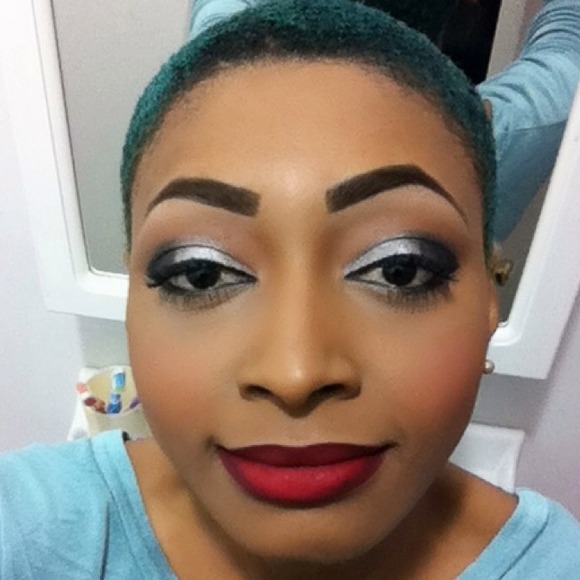 Freelance Makeup artist!!!