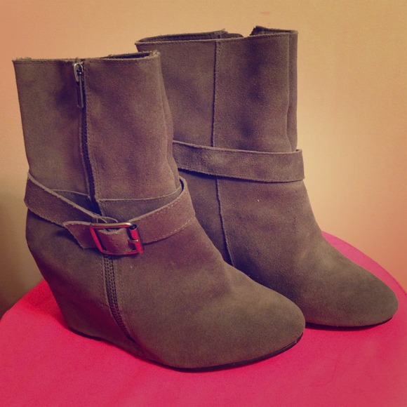 🔴SOLD🔴 Gray suede 'p maxy' wedge booties/boots