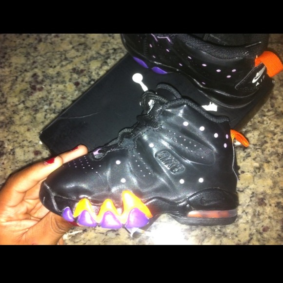 Toddler Nike Barkley. Size 7